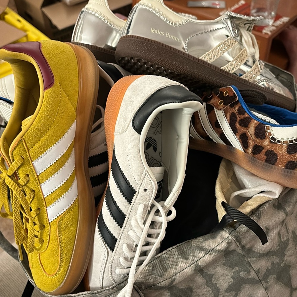 4 brand new 3 stripe Sneakers